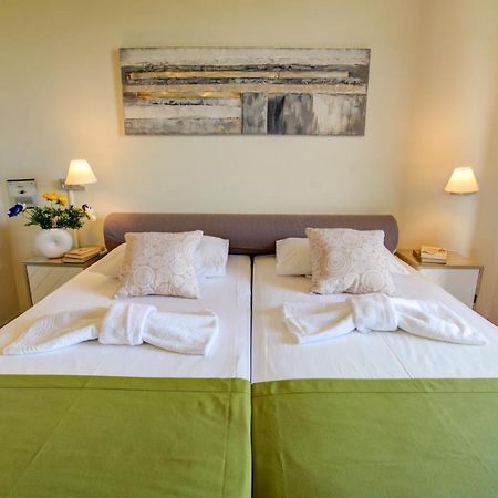 Chriselen Hotel Eleonas Bagian luar foto
