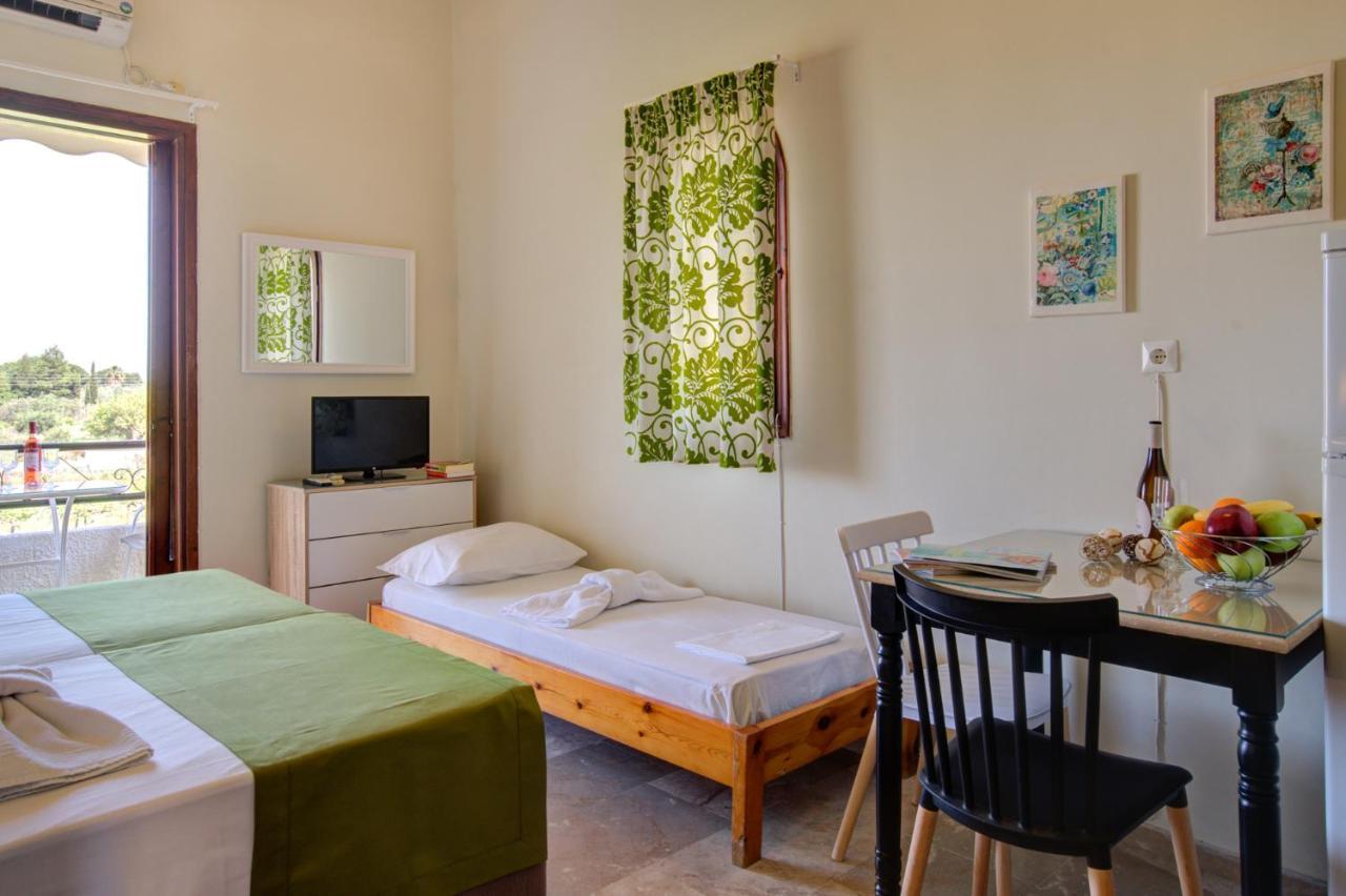 Chriselen Hotel Eleonas Bagian luar foto