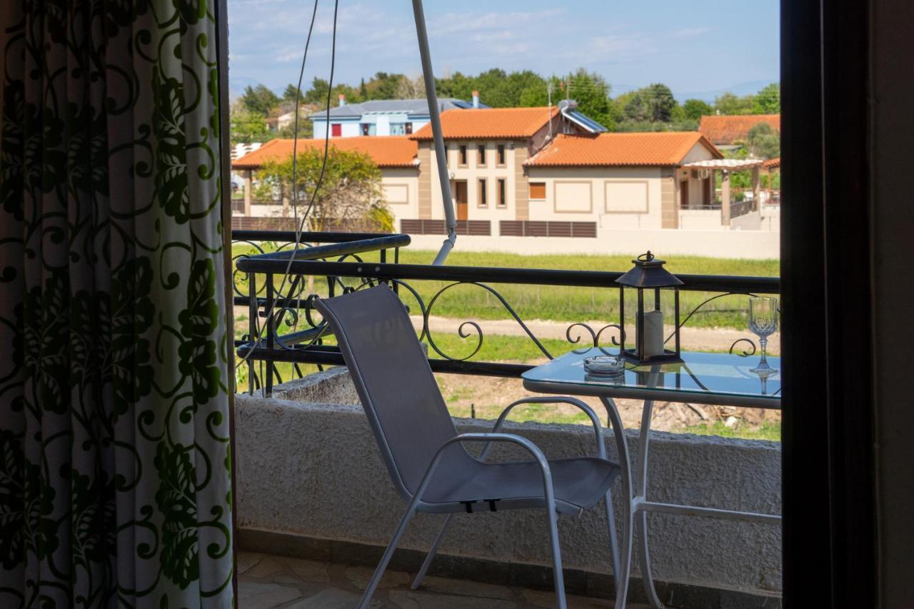 Chriselen Hotel Eleonas Bagian luar foto