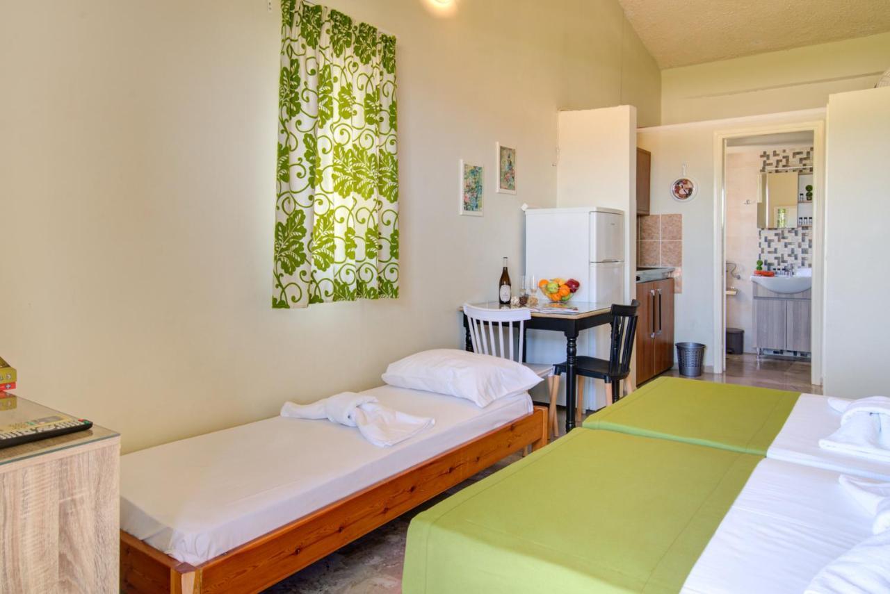 Chriselen Hotel Eleonas Bagian luar foto