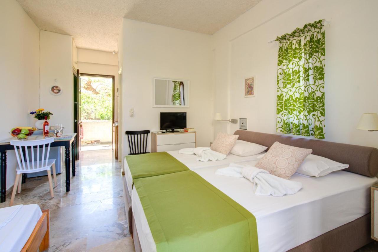Chriselen Hotel Eleonas Bagian luar foto