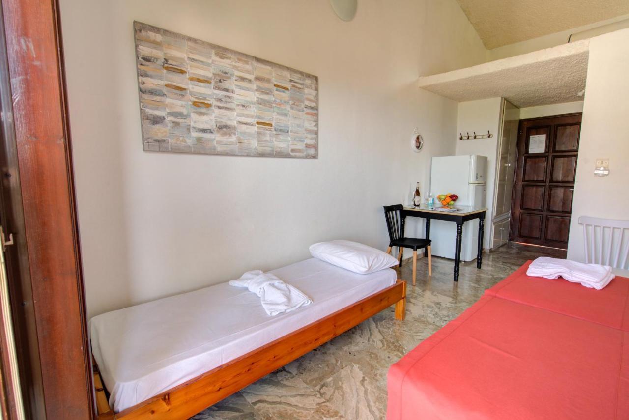 Chriselen Hotel Eleonas Bagian luar foto
