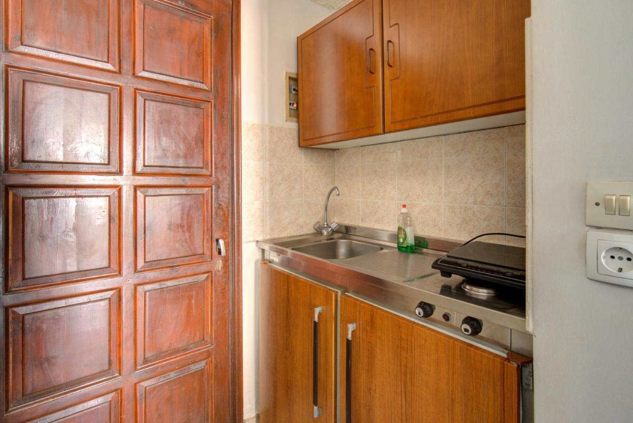 Chriselen Hotel Eleonas Bagian luar foto