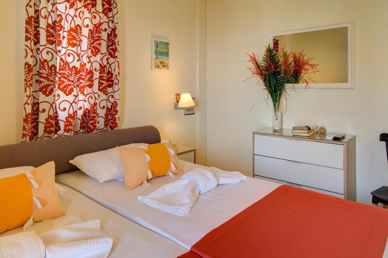 Chriselen Hotel Eleonas Bagian luar foto